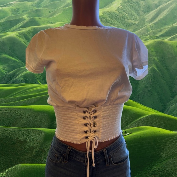 White Corset Top, Dress it Up or Down!🥥 - Picture 1 of 5